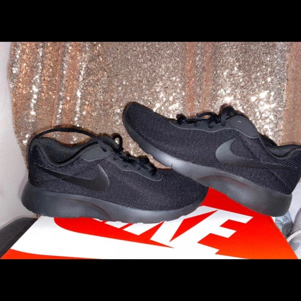 Brand new black NIKE Tanjuns shoes